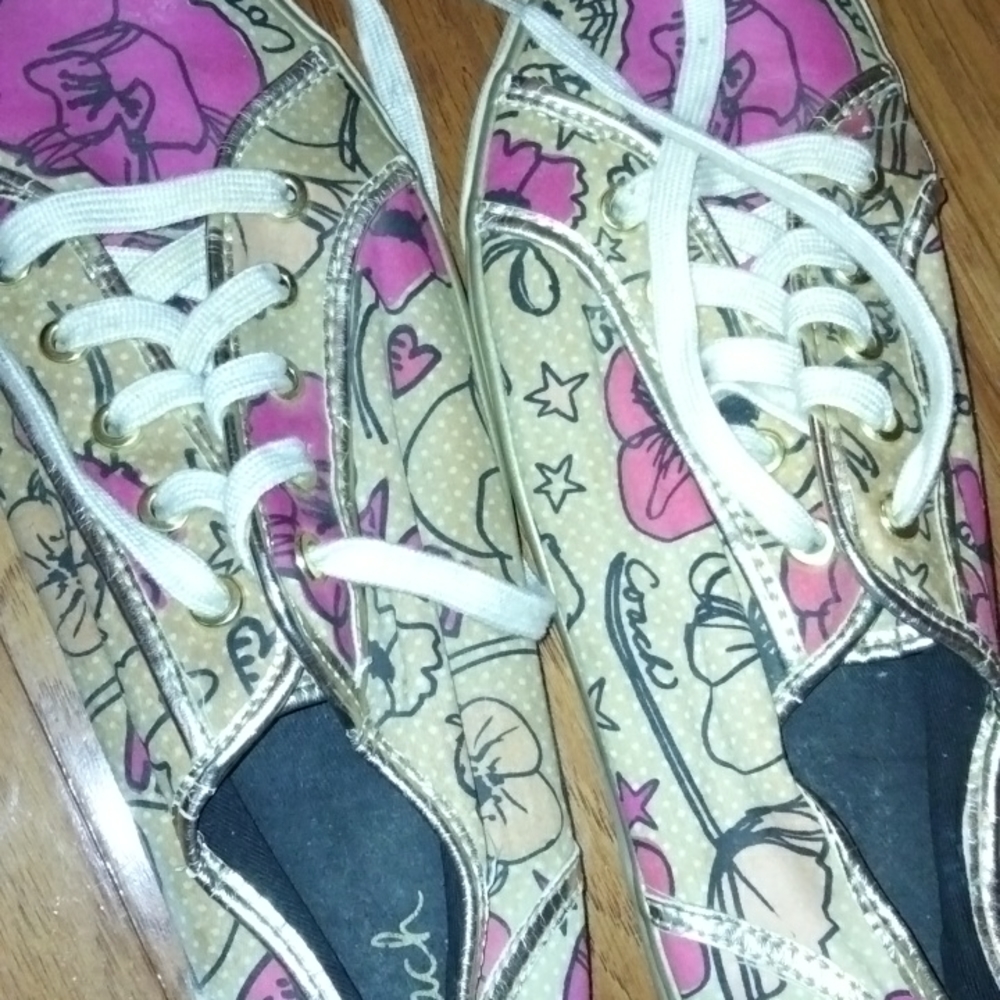 Iam selling my coach shoes